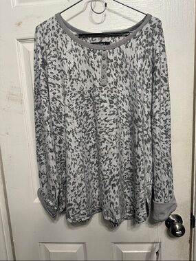 Ellen Tracy Gray Leopard Print Henley Top